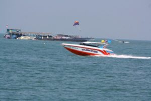 pattaya beach boat